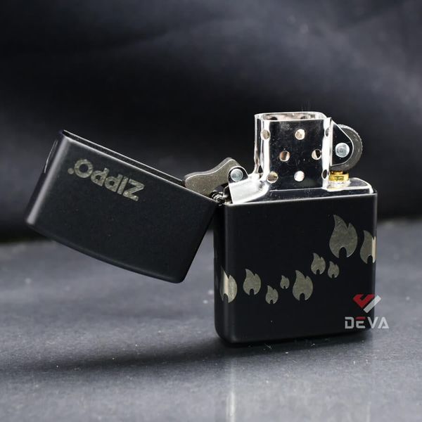 Zippo Premium Sơn Đen Khắc Chìm Ngọn Lửa Và Logo Zippo Z34