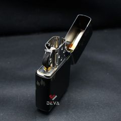 Zippo Premium Sơn Đen Khắc Chìm Ngọn Lửa Và Logo Zippo Z34
