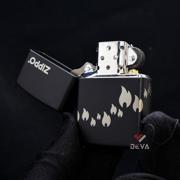 Zippo Premium Sơn Đen Khắc Chìm Ngọn Lửa Và Logo Zippo Z34