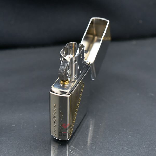 Zippo Armor Khắc Logo Zippo Bàn Giới Hạn ZN253