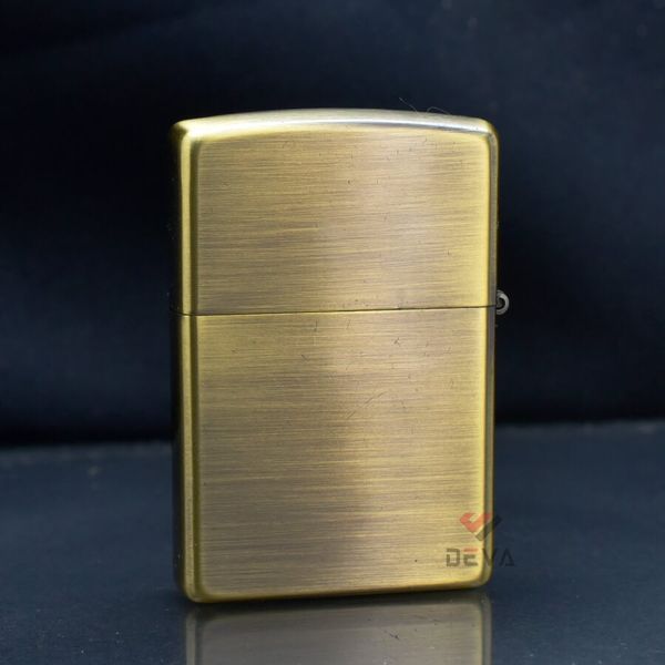 Zippo Kẻ Chéo Ốp Gỗ Khắc Hoa Văn Cổ Điển ZN267