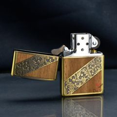 Zippo Kẻ Chéo Ốp Gỗ Khắc Hoa Văn Cổ Điển ZN267