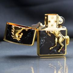 Zippo Ốp Cẩm Thạch Đen Ngựa Nổi Mạ Vàng ZN115