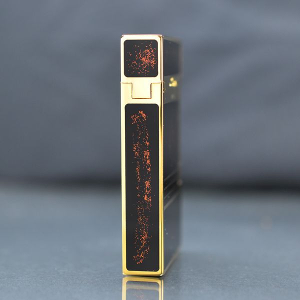 Bật lửa Dupont sơn mài đen viền vàng D133