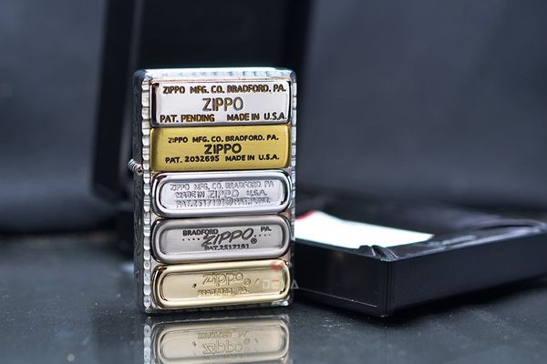 Zippo 2 Đáy Bottomz Up Ốp Mộc Đáy Các Thời Kỳ ZN373