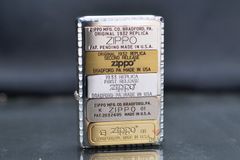 Zippo 2 Đáy Bottomz Up Ốp Mộc Đáy Các Thời Kỳ ZN373