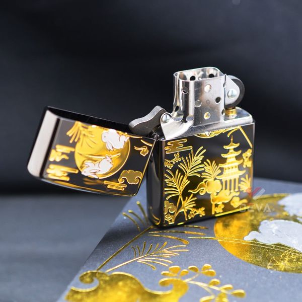 Zippo Bản Giới Hạn Khắc Tranh Mạ Vàng Thỏ Ngọc Dưới Trăng ZN165