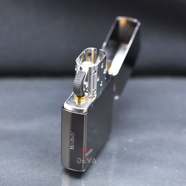 Zippo Bản Giới Hạn Khắc Tranh Mạ Vàng Thỏ Ngọc Dưới Trăng ZN165