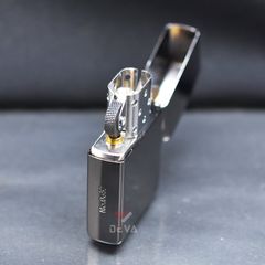 Zippo Bản Giới Hạn Khắc Tranh Mạ Vàng Thỏ Ngọc Dưới Trăng ZN165