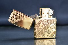 Zippo Armor 2018 Collectible mạ vàng Golden Scroll Z245