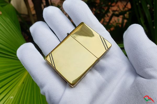Zippo chặt góc 1935 hoa văn cạnh ZN170