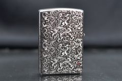 Bật lửa chính hãng Zorro Bạc Khối Khắc Rồng Mây ZBK03
