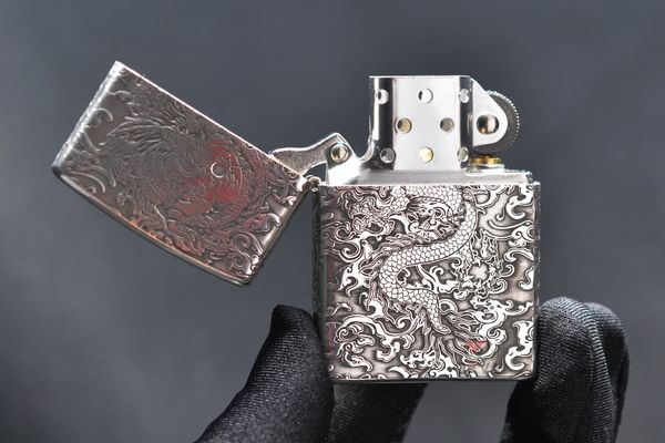 Bật lửa chính hãng Zorro Bạc Khối Khắc Rồng Mây ZBK03