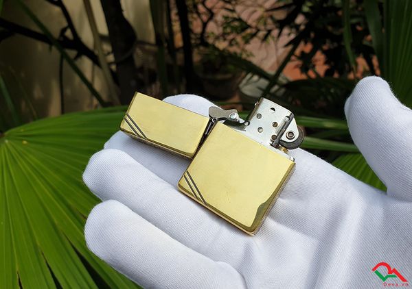 Zippo chặt góc 1935 hoa văn cạnh ZN170