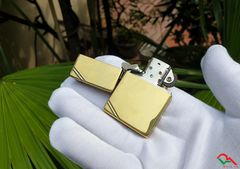 Zippo chặt góc 1935 hoa văn cạnh ZN170