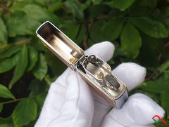Zippo ốp gỗ hoa văn góc ZN178