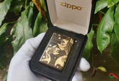 Zippo sơn đen hình cá chép vàng ZN174