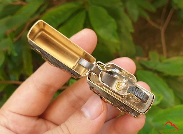 Zippo hoa văn hình cá ZN185
