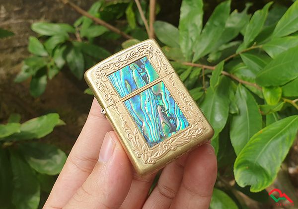 Zippo hoa văn khảm trai ZN169