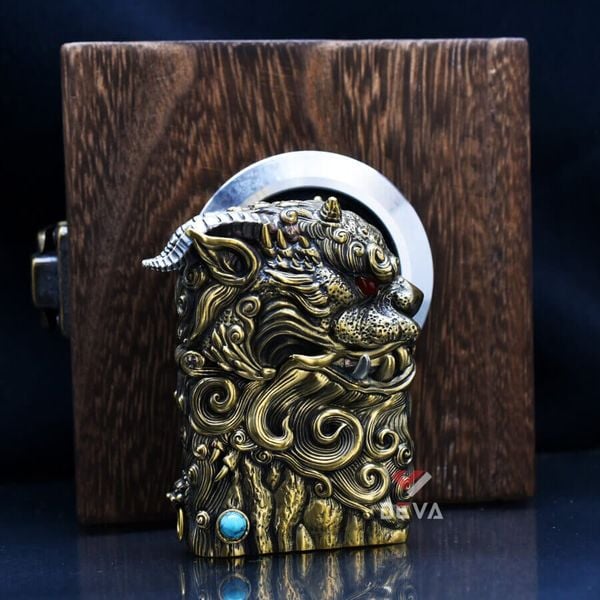 Bật lửa độc vỏ dày chủ đề hung thú Thao Thiết Z003