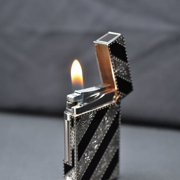 Bật lửa dupont kẻ chéo vàng đen D42