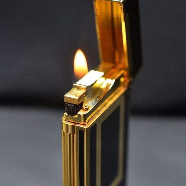 Bật lửa ST Dupont sơn mài ô chữ nhật D151