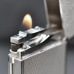 Bật lửa ST Dupont trắng ô vuông D139