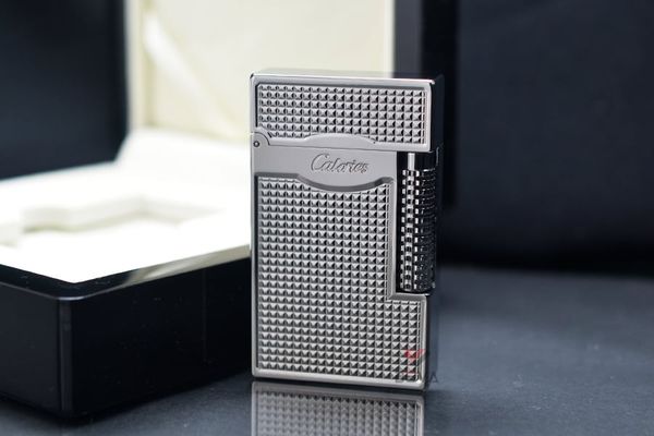 Bật lửa Calories 2 Lửa Hoa Văn Ô Vuông 3D Bạc CL-S02