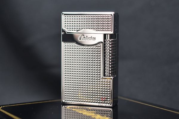 Bật lửa Calories 2 Lửa Hoa Văn Ô Vuông 3D Bạc CL-S02