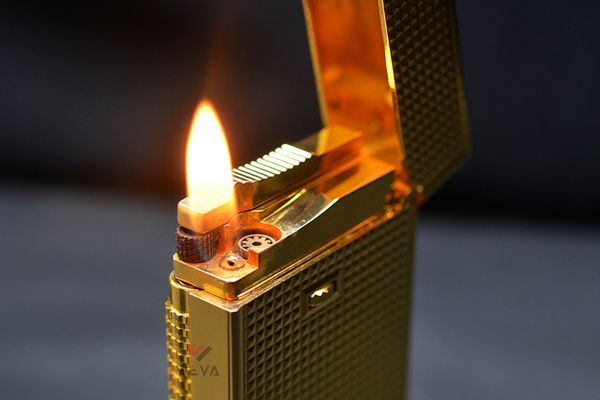 Bật lửa Calories 2 Lửa Hoa Văn Ô Vuông 3D Vàng CL-S01