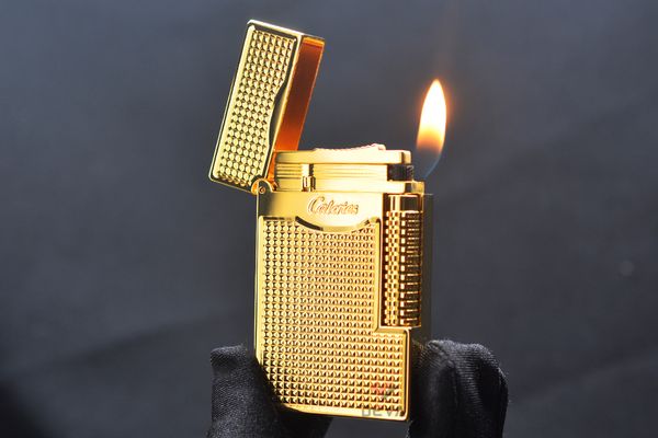 Bật lửa Calories 2 Lửa Hoa Văn Ô Vuông 3D Vàng CL-S01