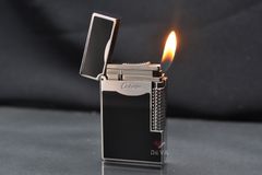 Bật lửa Calories 2 Lửa Sơn Mài Đen Viền Bạc CL-S04