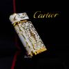 Bật Lửa Ga Đá Cartier Men Trắng Khắc Hoa Văn Mạ Vàng K037