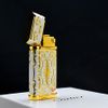 Bật Lửa Ga Đá Cartier Men Trắng Khắc Hoa Văn Mạ Vàng K037
