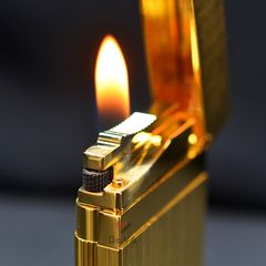 Bật Lửa Ga Đá Calories Vân Xước Viền Vàng CL-G24V