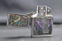 Zippo Mỹ chính hãng đen bóng hoa văn Colorful Venetian Z387