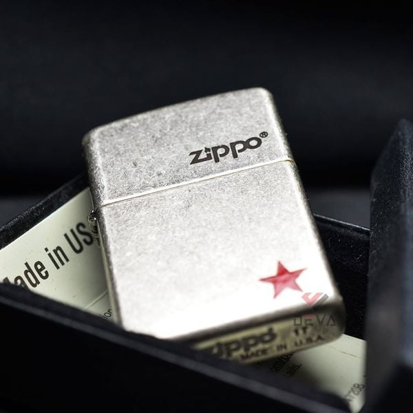 Zippo Bạc Bụi Khắc Ngôi Sao Đỏ ZK85