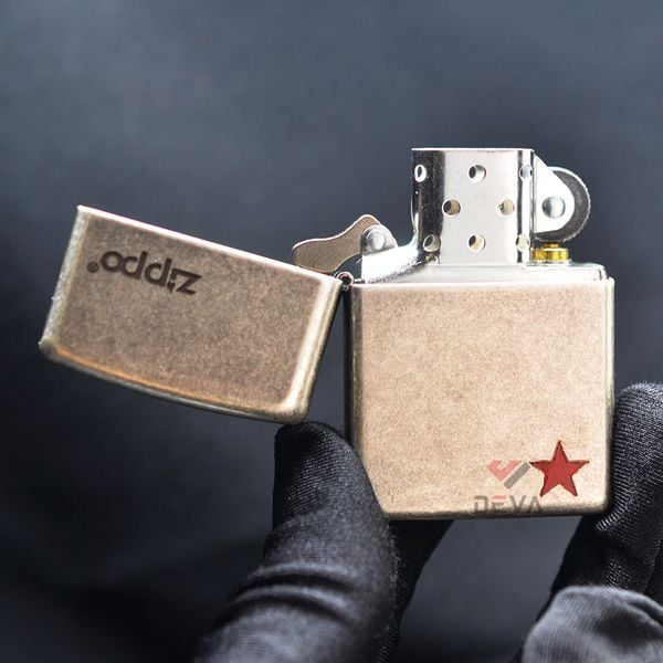 Zippo Bạc Bụi Khắc Ngôi Sao Đỏ ZK85