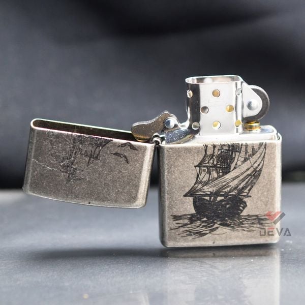 Zippo Bạc Bụi Khắc CNC Thuyền Buồm ZK162