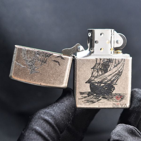 Zippo Bạc Bụi Khắc CNC Thuyền Buồm ZK162