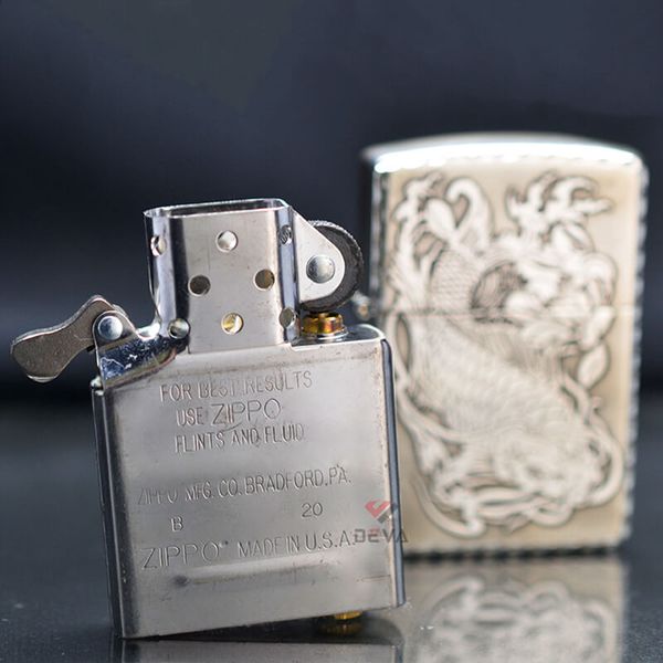 Zippo Bạc Khối Khắc Cá Chép Viền Gõ Búa BK11