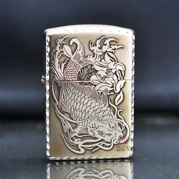 Zippo Bạc Khối Khắc Cá Chép Viền Gõ Búa BK11