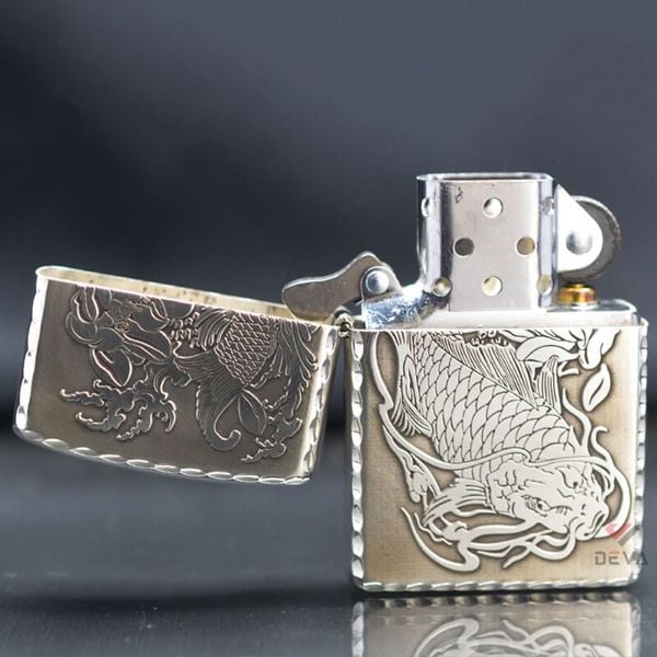 Zippo Bạc Khối Khắc Cá Chép Viền Gõ Búa BK11