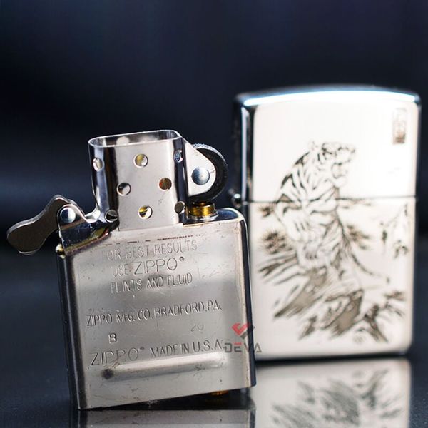 Zippo Bạc Khối Chúa Sơn Lâm BK19