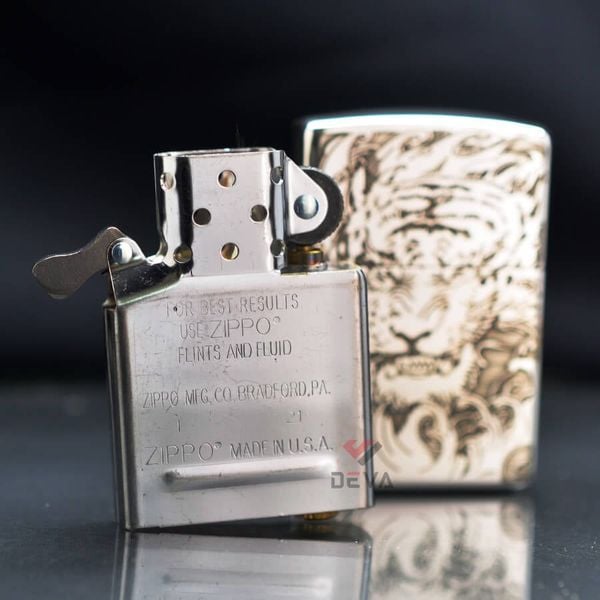 Zippo Bạc Khối Khắc Hình Mãnh Hổ Giương Vuốt BK28