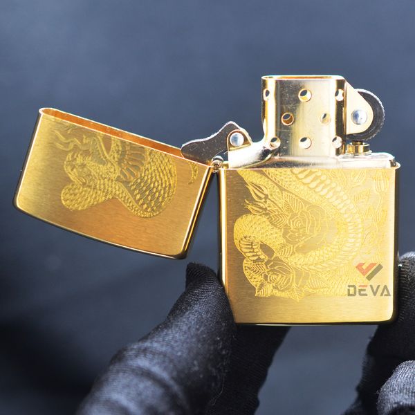 Zippo Khắc Hình Rắn Hổ Mang Chúa Z252