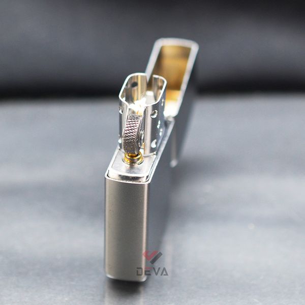 Zippo Mạ Satin Khắc Hình Đại Bàng Cách Điệu Eagle Z41