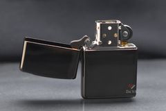 Zippo Màu Đen Gỗ Mun Ebony ZT21