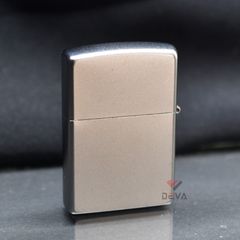 Zippo Satin Khắc Nổi Cỏ 4 Lá ZK81