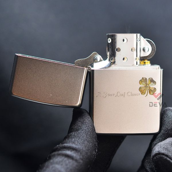 Zippo Satin Khắc Nổi Cỏ 4 Lá ZK81